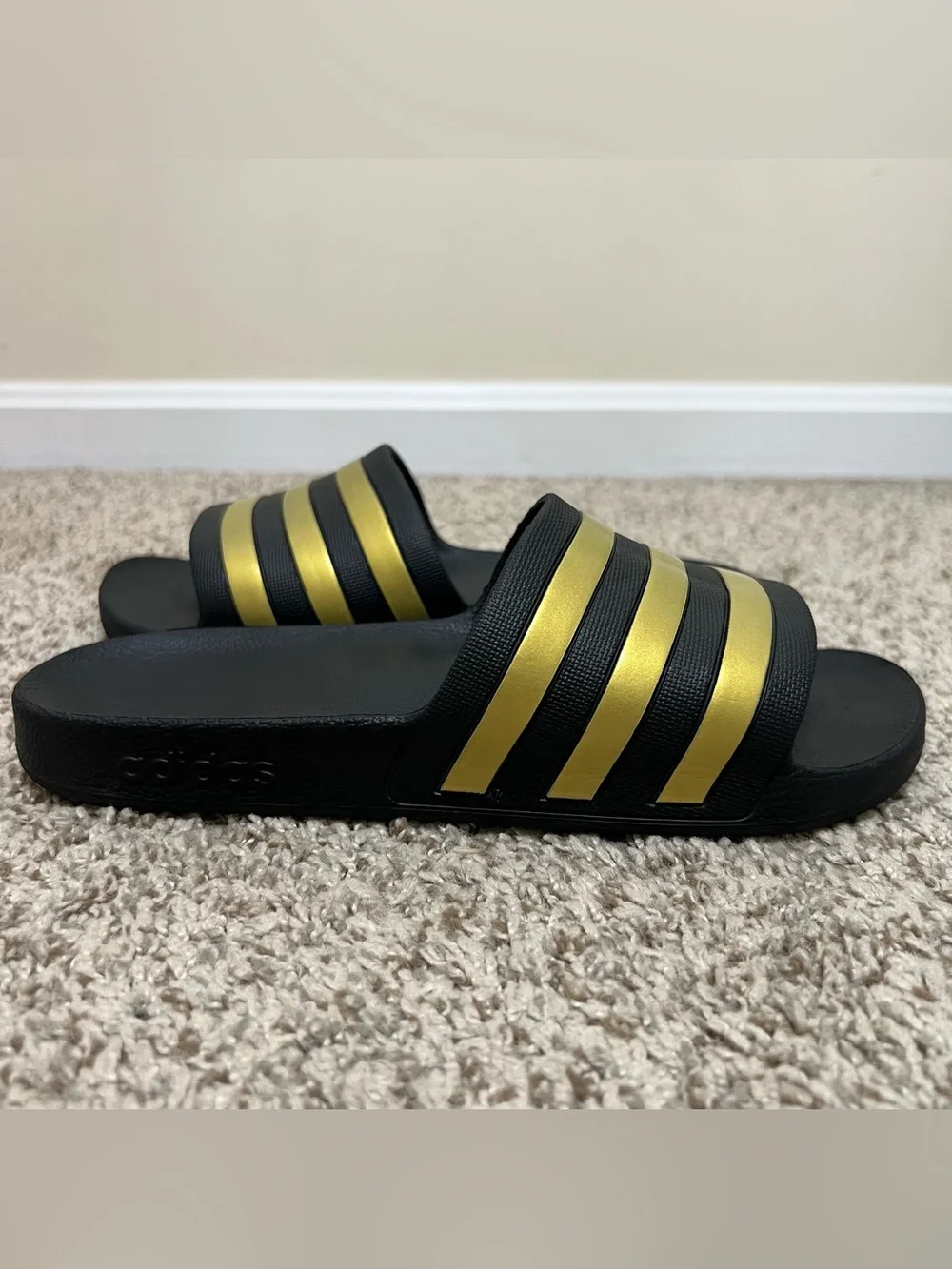 Adidas Adilette Aqua Slide Sandals Black and Gold Men's Size 7
